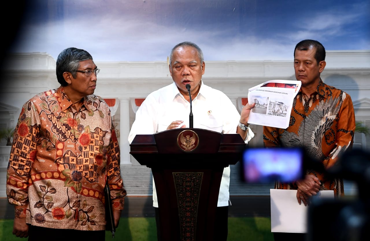 Mentri PU PR Basuki hardjomuljono, siap merekunstruksi kembali Kerusakan di Wamena akibat kerusuhan. ( Foto: Setpres)