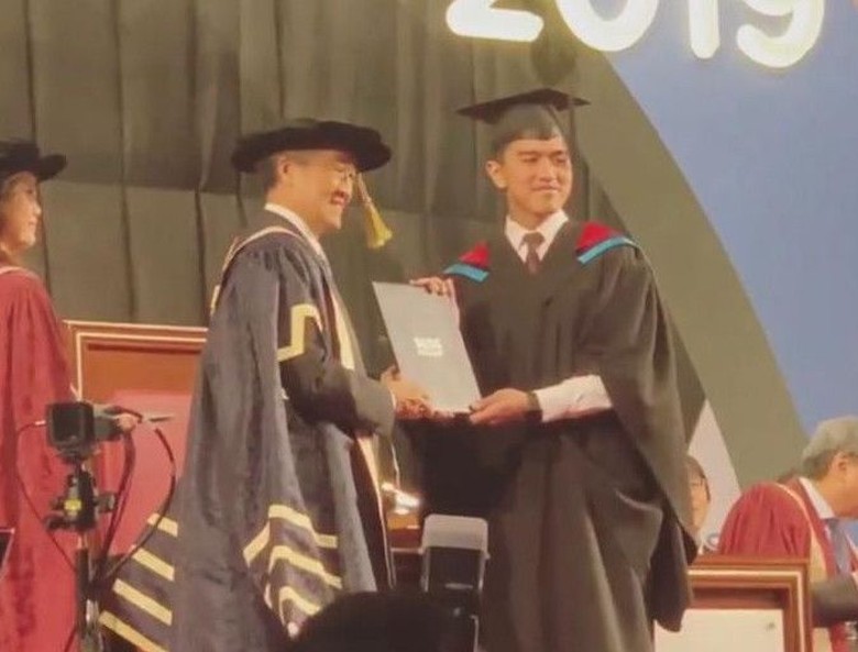 Kaesang Pangarep, putra bungsu Presiden Jokowi, wisuda di Singapore University of Social Sciences (SUSS), Rabu 9 Oktober 2019. (Foto: Twitter @kaesangp)