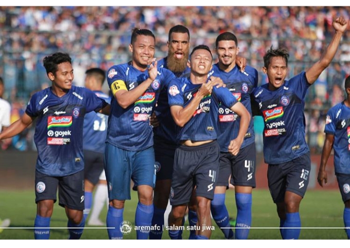 Selebrasi pemain Arema FC, Dendi Santoso usai mencetak gol. (Foto: Instagram @aremafcofficial)