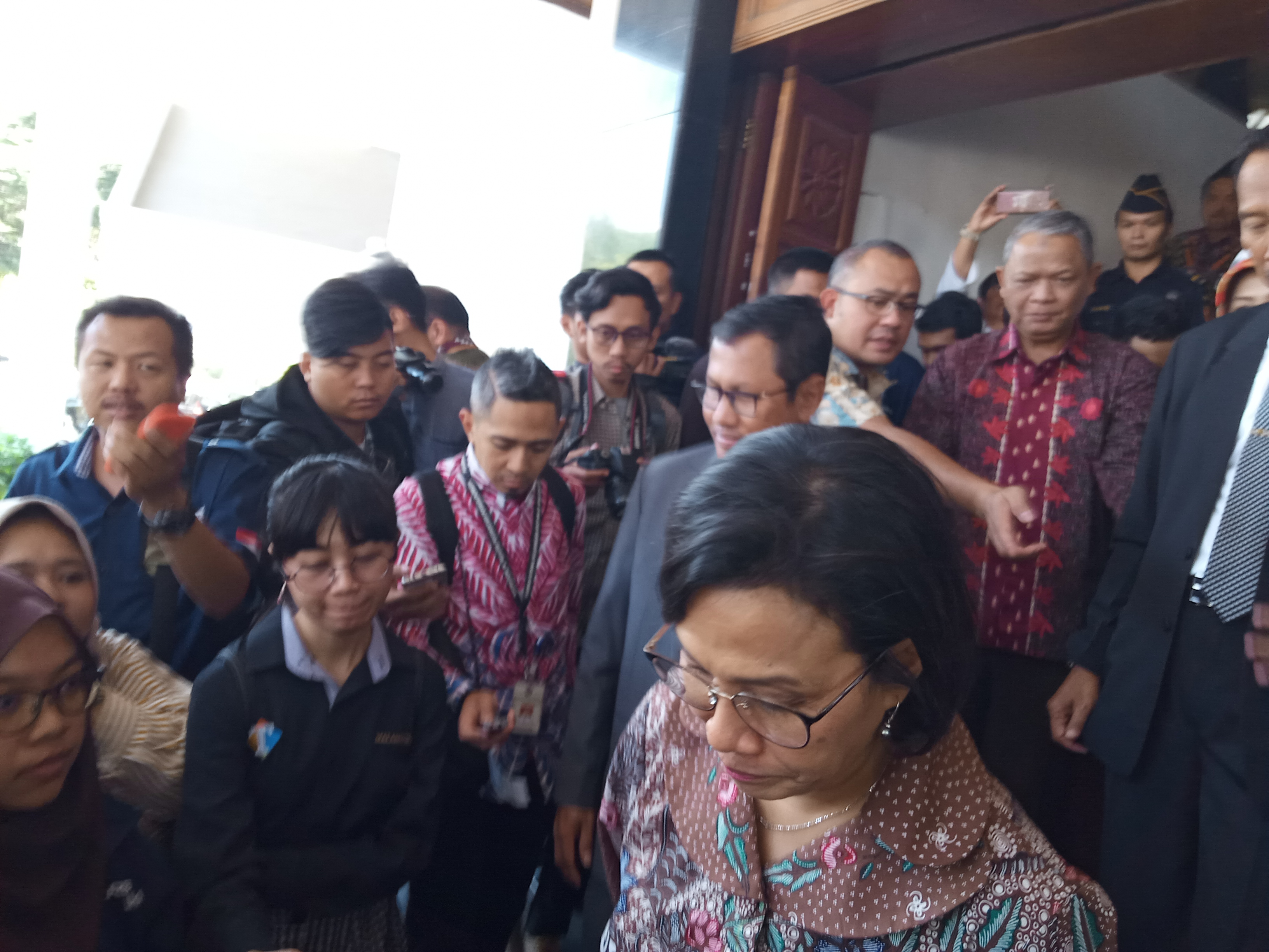 Menteri Keuangan RI Sri Mulyani Indrawati usai menyampaikan orasi ilmiahnya di hadapan ribuan mahasiswa baru Universitas Muhammadiyah Malang (Foto: Theo/ngopibareng.id)