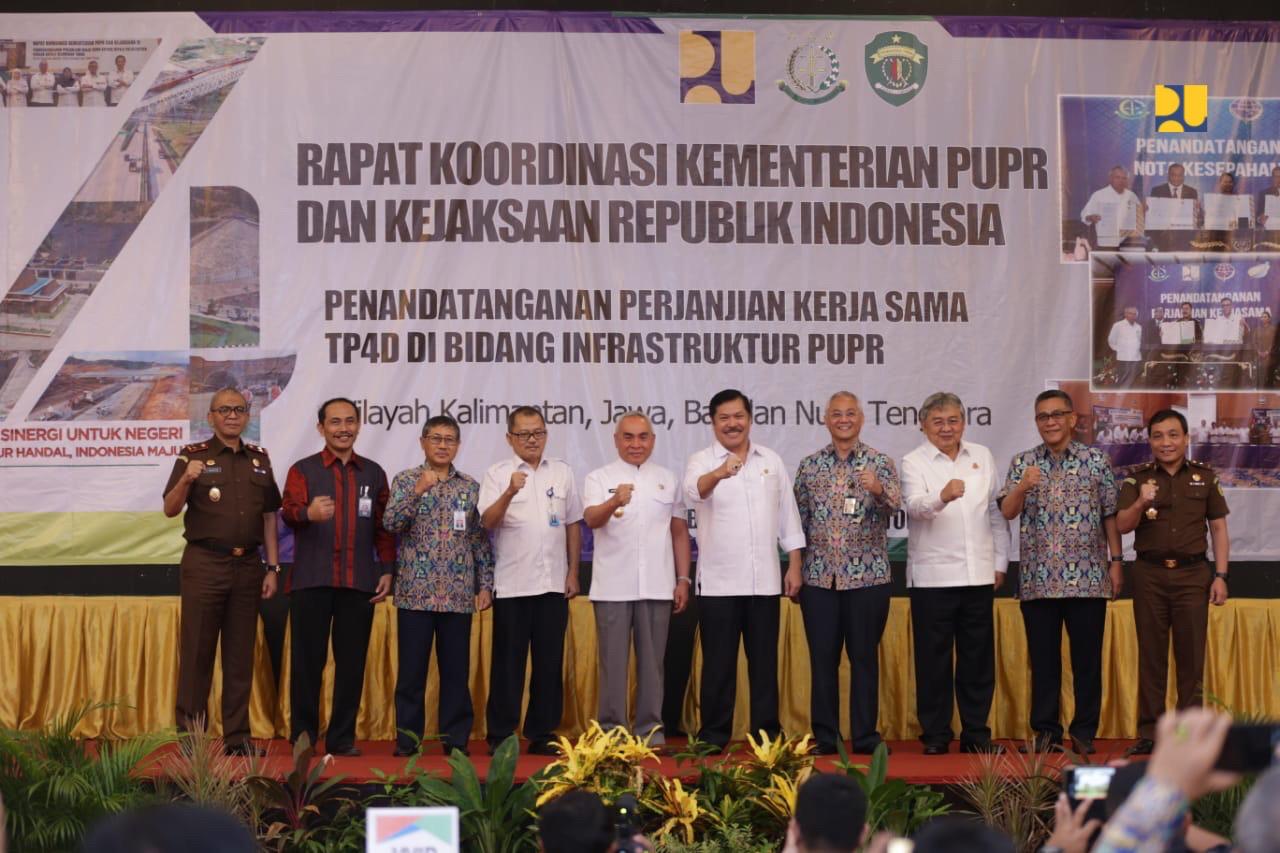 Rapat Koordinasi (Rakor) dan Penandatangan Perjanjian Kerja Sama Pengawalan dan Pengamanan antara Kementerian PUPR dengan Kejaksaan Agung. (Foto: Kementerian PUPR)