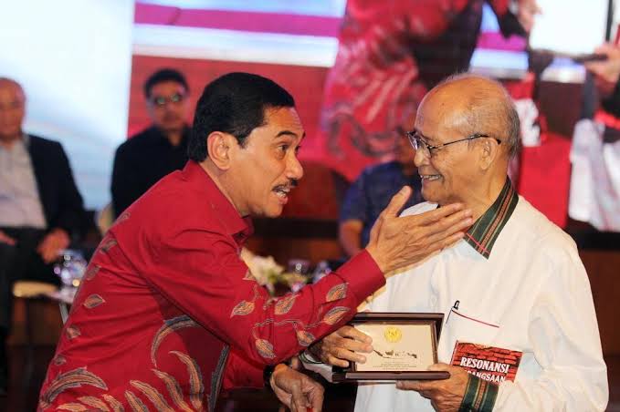 Kepala BNPT Komjen Suhardi Alius bersama Buya Syafii Maarif. (Foto: dok/ngopibareng.id)