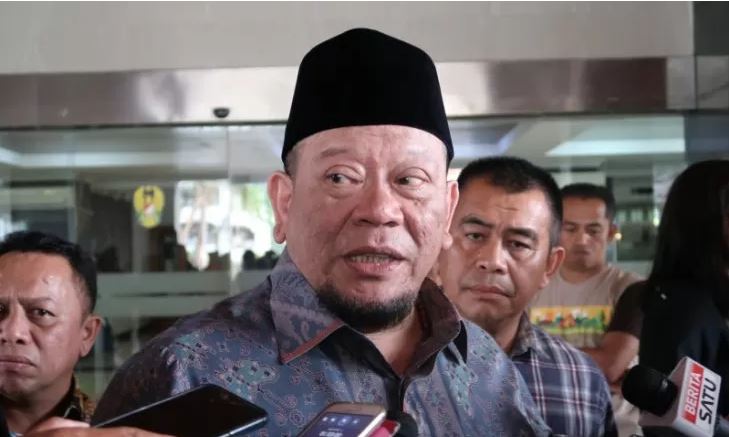 Ketua DPD RI La Nyalla Mahmud Mattalitti usai membesuk Wiranto, di RSPAD Gatot Soebroto, Jakarta, Sabtu, 12 Oktober 2019. (Foto: Antara/Boyke Ledy Watra)