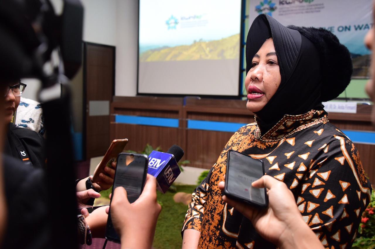 Sekjen Kementerian PUPR saat memberikan keterangan ke awak media. (Foto: Alief/ngopibareng.id)