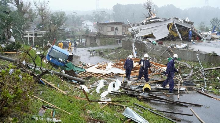 Sejumlah rumah hancur diterjang topan hagibis di wilayah Ichihara, timur Kota Tokyo, Sabtu, 12 Oktober 2019. (Foto: Reuters)