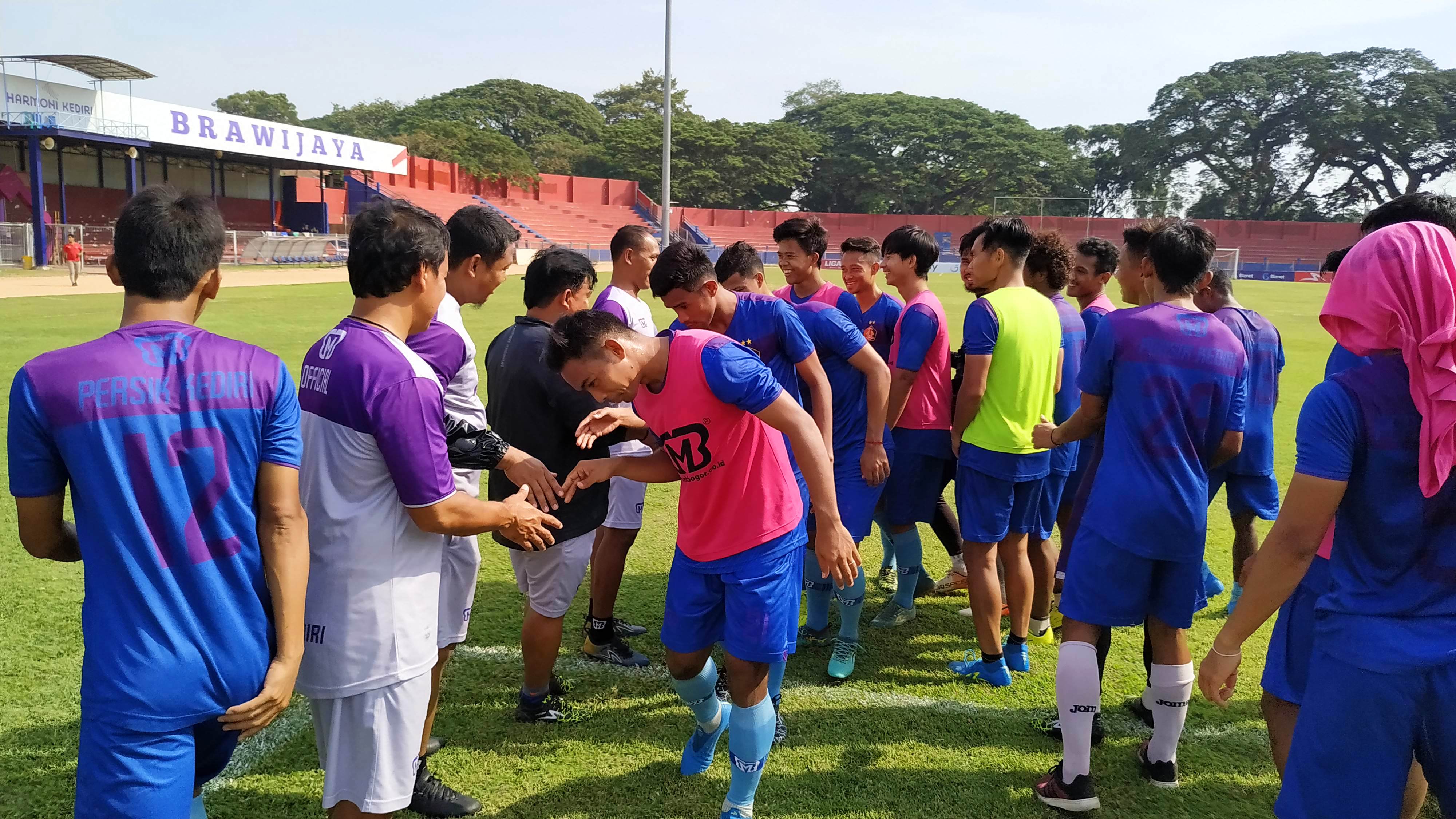 Jeda kompetisi pemain Persik diliburkan. (Foto: Fendi /ngopibareng.id)