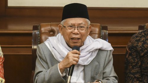 KH Ma'ruf Amin melepas jabatan Dewan Pengawas Syariah di sejumlah bank syariah.