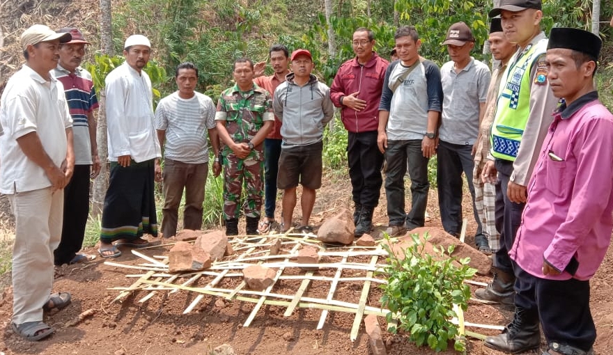 MAKAM Sumarto di Desa Kedungsumur, Kecamatan Pakuniran, Kabupaten Probolinggo. (foto: Istimewa/ngopibareng.id)