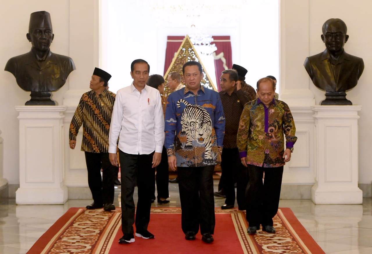 Presiden Joko Widodo bertemu pimpinan MPR RI di Istana Merdeka, Rabu 16 Oktober 2019. (Foto: setpres/ngopibareng.id)