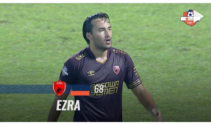 Gelandang PSM Makassar, Ezra Walian saat mencetak gol untuk timnya kala laga kontra Arema FC, di Stadion Andi Mattalatta (Foto: dok Instagram @liga1match)