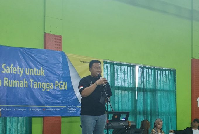 Perwakilan PT. PGN sedang memberikan sosialisasi soal keamanan penggunaan jaringan gas bumi untuk rumah tangga. (Foto: Istimewa)