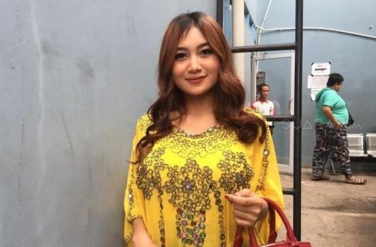 Pamela safitri bugil