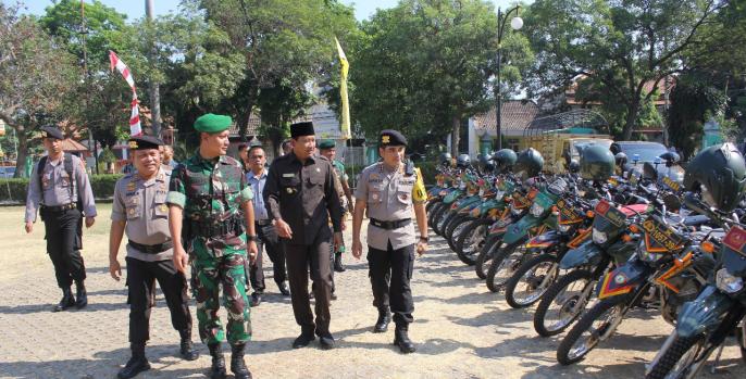 Bupati Pasuruan pimpin gelar pasukan pengamanan jelang pelantikan presiden dan wakil presiden di Alun Alun Bangil, Jumat, 18 Oktober 2019. (Foto: Dok Humas)