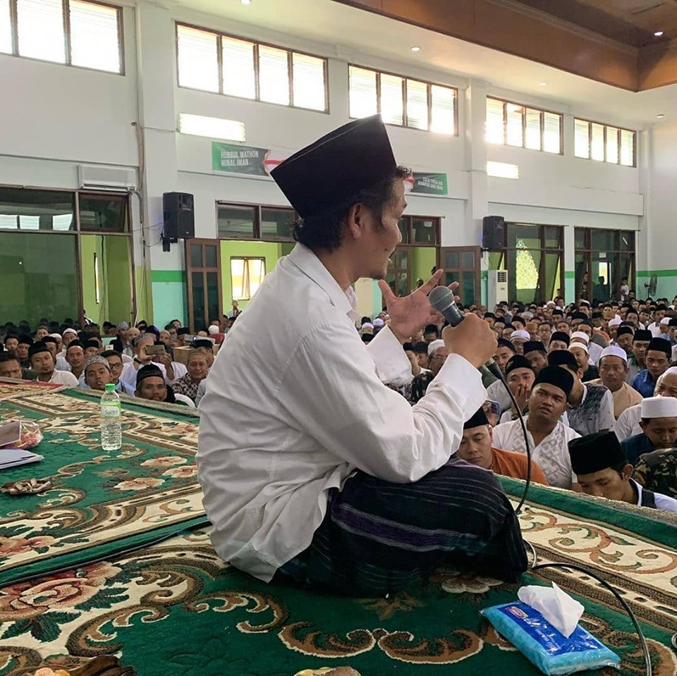 Gus Baha' ketika menyampaikan ceramah di PWNU Jawa Timur. (Foto: nu/ngopibareng.id)