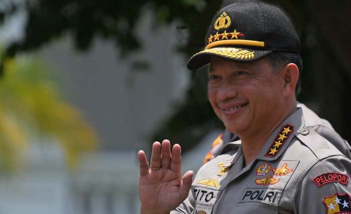 Kapolri Jenderal Pol Tito Karnavian menyapa wartawan di komplek Istana, Senin siang. (Foto:Antara)