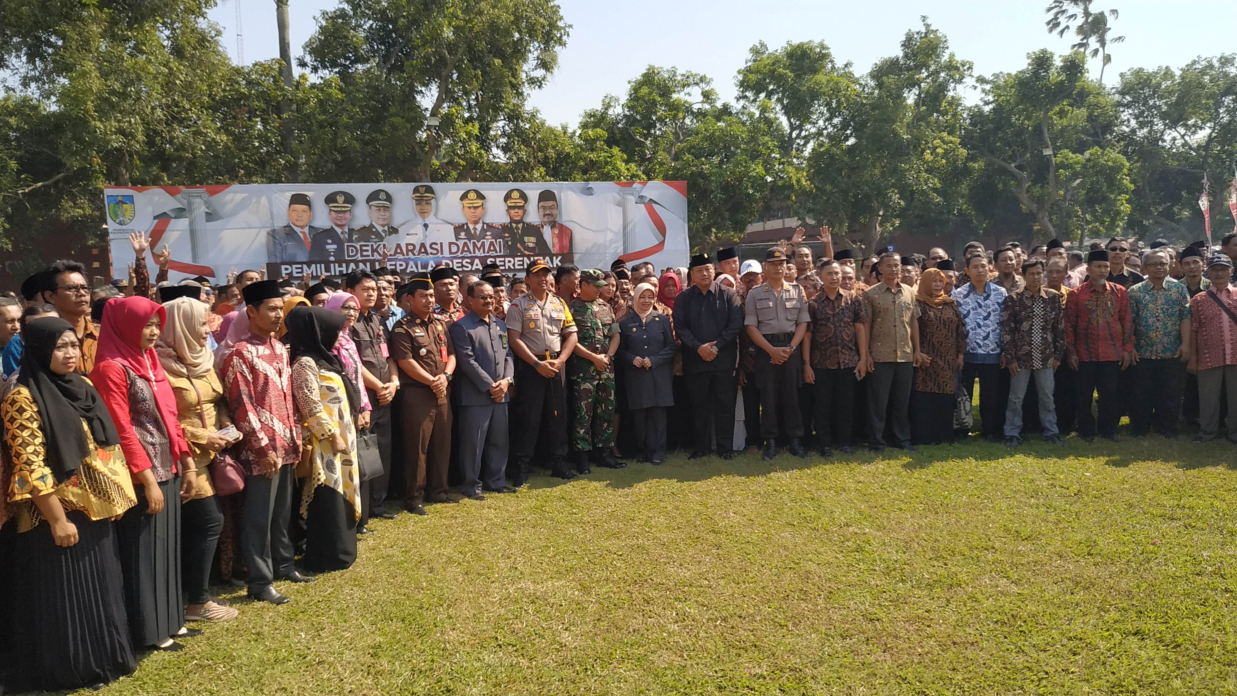 500 untuk lebih calon kepala desa ikuti apel deklarasi damai. (foto: Fendi/ngopibareng.id)