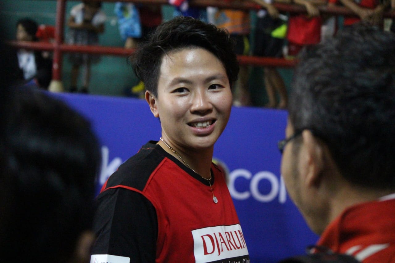 Mantan pebulutangkis Indonesia, Liliyana Natsir (Butet) menjadi pemandu bakat audisi beasiswa bulutangkis 2019 di Surabaya, Senin 21 Oktober 2019. (Foto: Haris/ngopibareng.id)