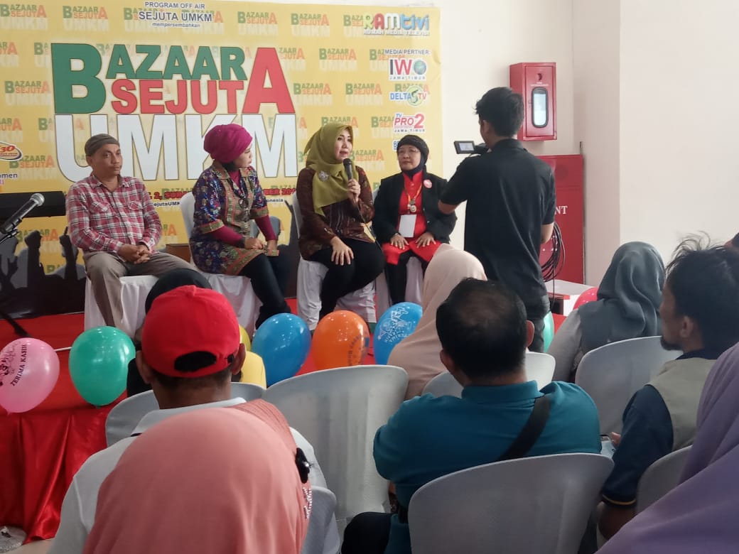 Lia Istifhama saat menjadi narasumber di acara UMKM Surabaya. (foto: Alief/ngopibareng.id)