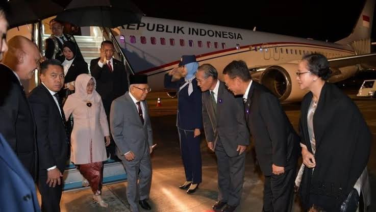 Wapres Ma'ruf Amin beserta istrinya, Wury Estu Ma'ruf Amin, tiba di Bandara Narita, Tokyo, Jepang. (Foto: sekwapres), 