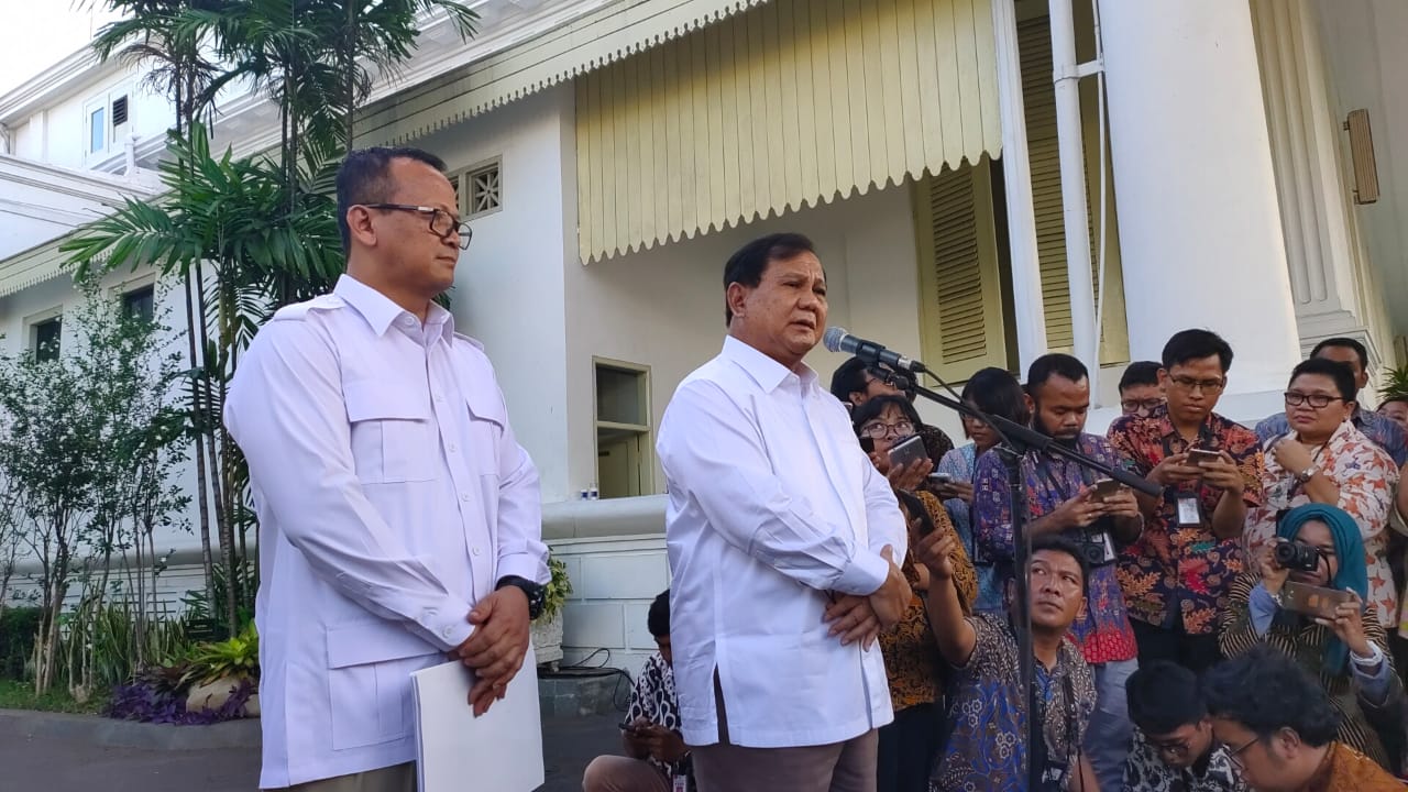 Prabowo Subianto dan Edhy Prabowo usai bertemu Jokowi, Senin, 21 Oktober 2019. (Foto: Asmanu/Ngopibareng.id)