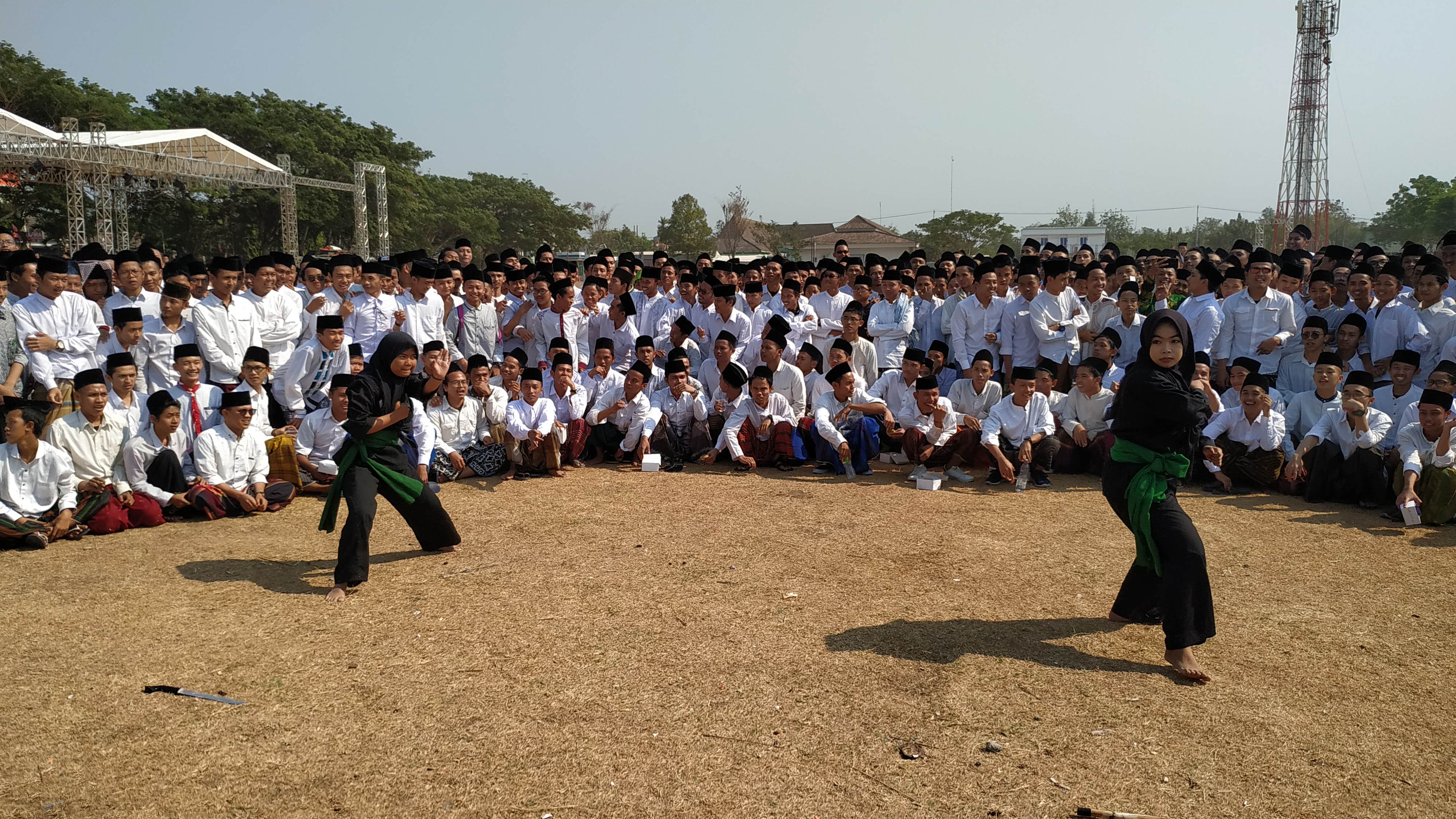 Ribuan santri Ponpes Lirboyo ikuti apel Hari Santri Nasional. (Foto; Fendi/ngopibareng.id)