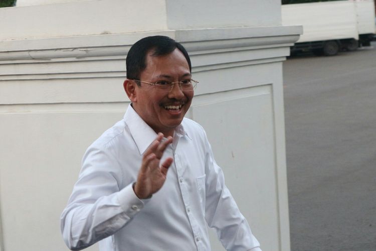 Kepala Rumah Sakit Angkatan Darat (RSPAD) Gatot Soebroto, dokter Terawan digadang-gadang menjadi Menteri Kesehatan (Menkes).