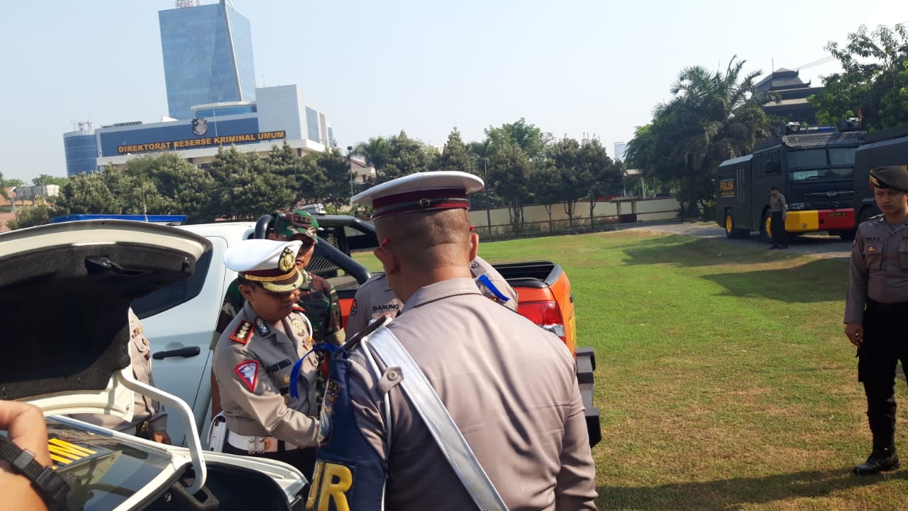 Personel polisi di Jawa Timur sebanyak 3.261, siap menindak masyarakat yang melakukan pelanggaran lalu lintas. (Foto: Haris/ngopibareng.id)