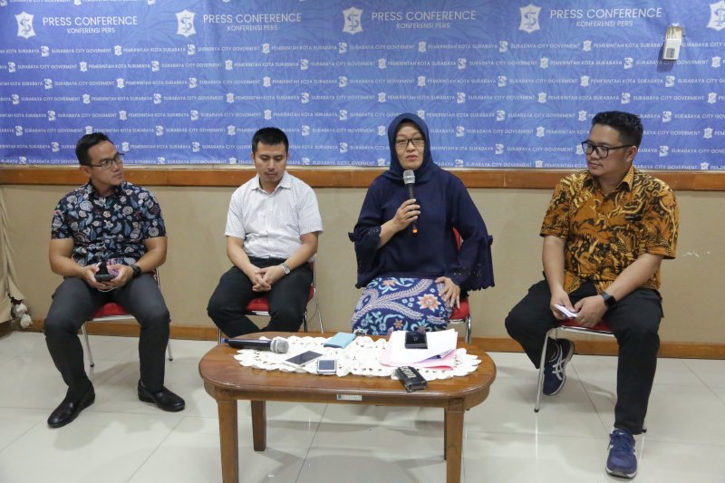 Kepala Dinas Kesehatan (Dinkes) Kota Surabaya, Febria Rachmanita, saat menjelaskan program kedokteran nuklir di Surabaya. (Foto: Alief/ngopibareng.id)