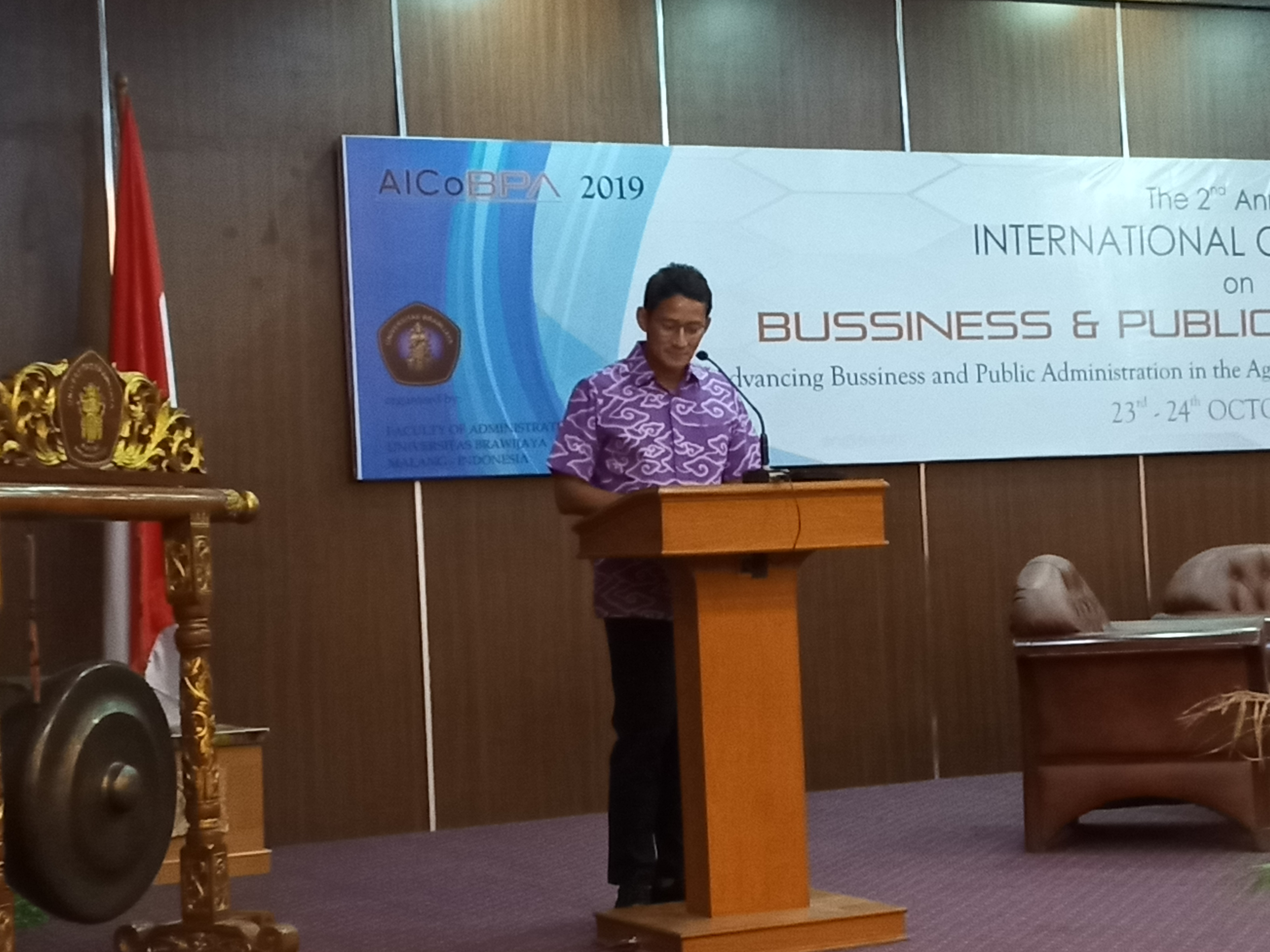 Sandiaga Uno saat memberikan materi di acara konferensi internasional di Fakuktas Ilmu Administrasi (FIA) Universitas Brawijaya (UB) (Theo/ngopibareng.id)