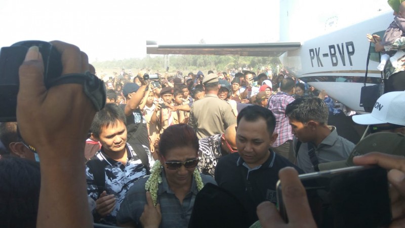 Mantan Menteri Kelautan dan Perikanan Susi Pudjiastuti pulang ke Pangandaran naik Susi Air, Sabtu 26 Oktober 2019.