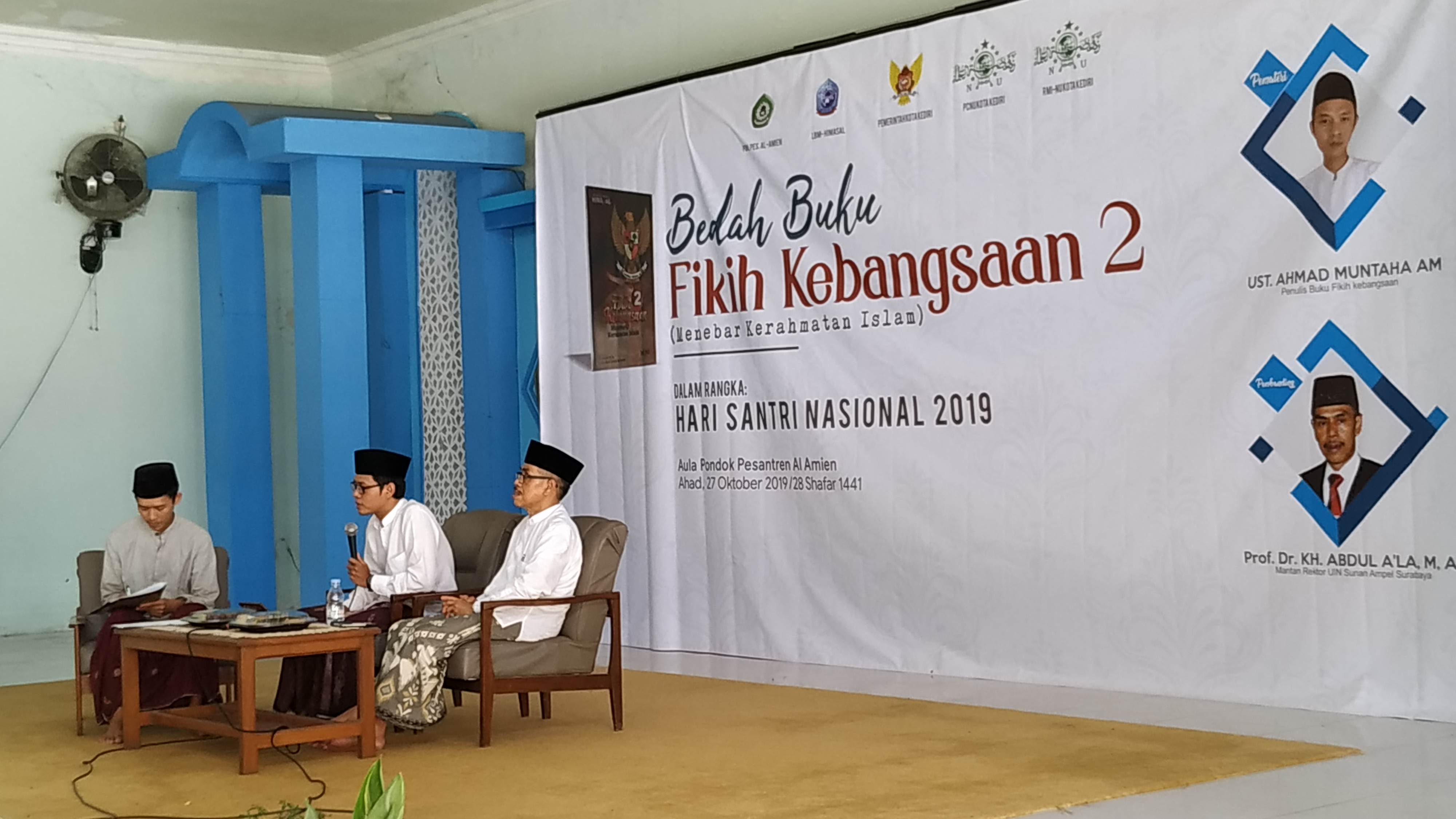 Dalam rangka Hari Santri Nasional para Gus dan Ning mengikuti kegiatan bedah buku Fikih Kebangsaan, Minggu 27 Oktober 2019. (Foto: Fendi/ngopibareng.id)