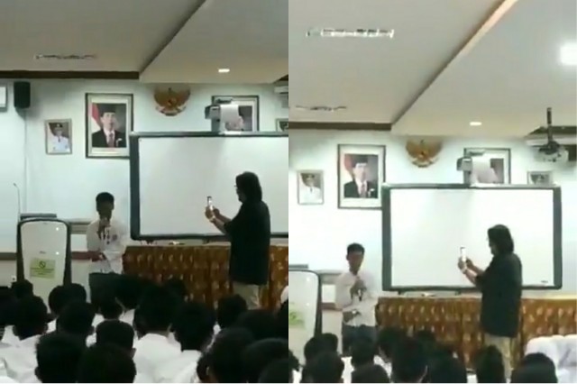 Siswa SMAN 40 Jakarta meniru suara Presiden Jokowi (impersonate).