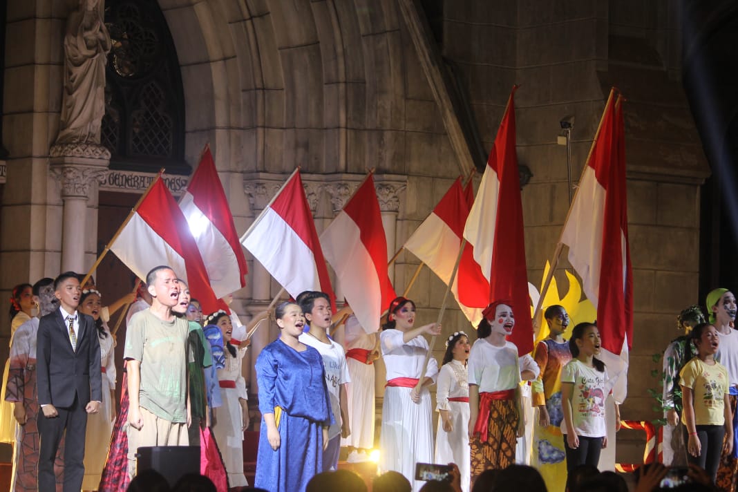 Pertunjukan sendratari di peringatan Hari Sumpah Pemuda di Gereja Katedral, Jakarta. (Foto: Asmanu/ngopibareng.id)