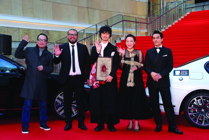 Sutradara Joko Anwar (dua dari kiri) di karpet merah Tokyo International Film Festival 2019, Roppongi Hills, Tokyo, Jepang, Senin, 28 Oktober 2019. (Foto: dok/antara)