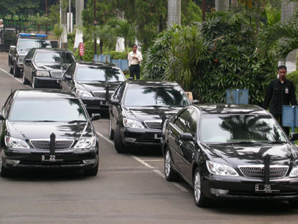 Mobil Toyota Crown 2.5 HV G-Executive seharga Rp 1,5 miliar tunggangan baru para menteri dan pejabat setingkat. (Foto: Setkab)