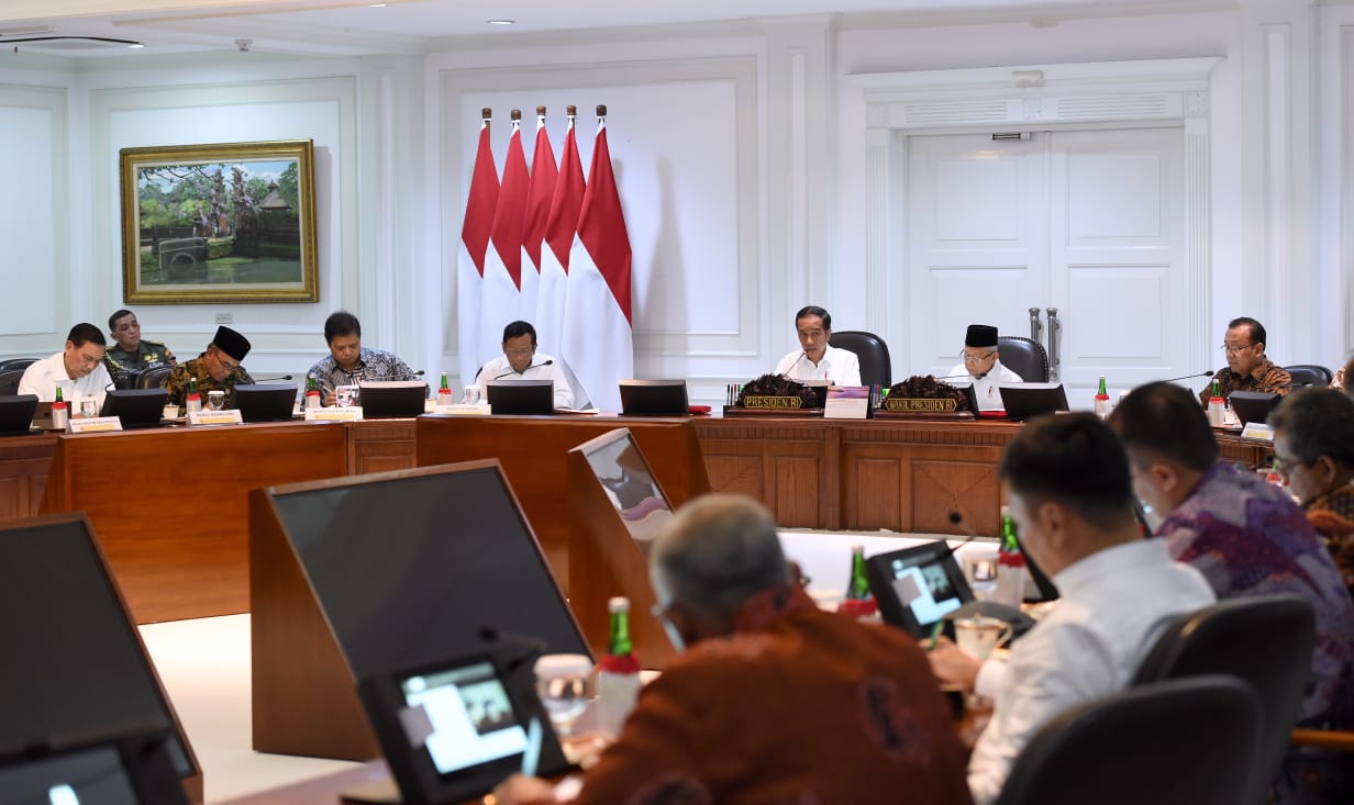 Presiden Joko Widodo (Jokowi) dan Wakil Presiden Ma'ruf Amin saat Rapat Terbatas (Ratas) Kabinet, Rabu 30 Oktober 2019. (Foto: Setpres)