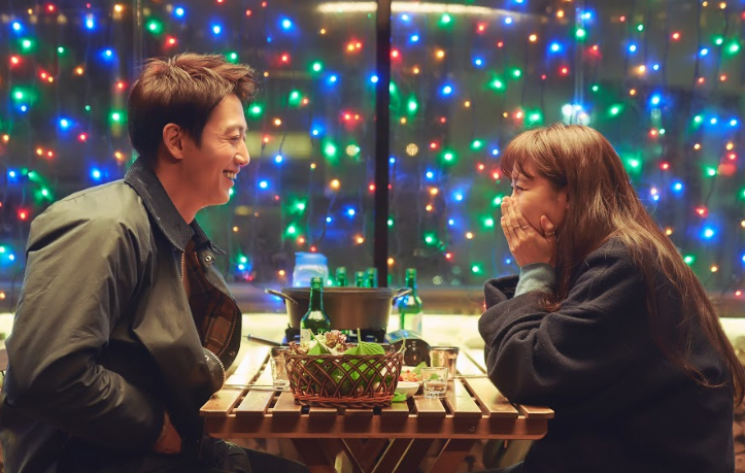 Pasangan aktor dan aktris populer asal Korea Selatan, Kim Rae-won dan Gong Hyo-jin, beradu akting di film Crazy Romance. (Foto: Zip Cinema)