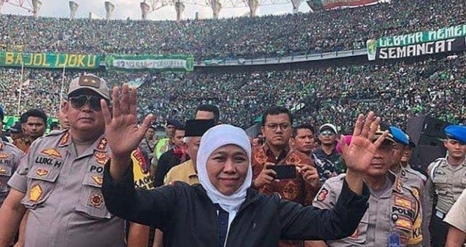 Gubernur Jatim saat berada di GBT. (Foto: Istimewa)