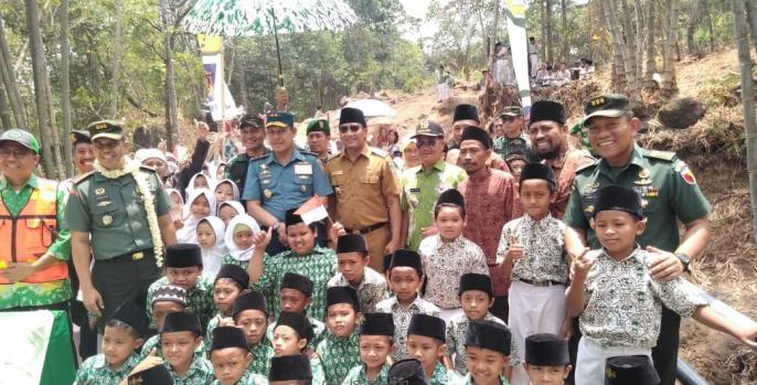 Peutupan TMMD yang digelar di Jatiarjo, Prigen, Pasuruan