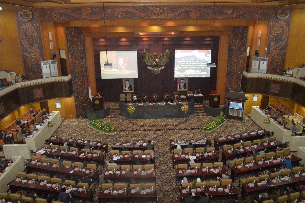 Situasi rapat paripurna di DPRD Jatim. (Foto: ist/ngopibareng.id)