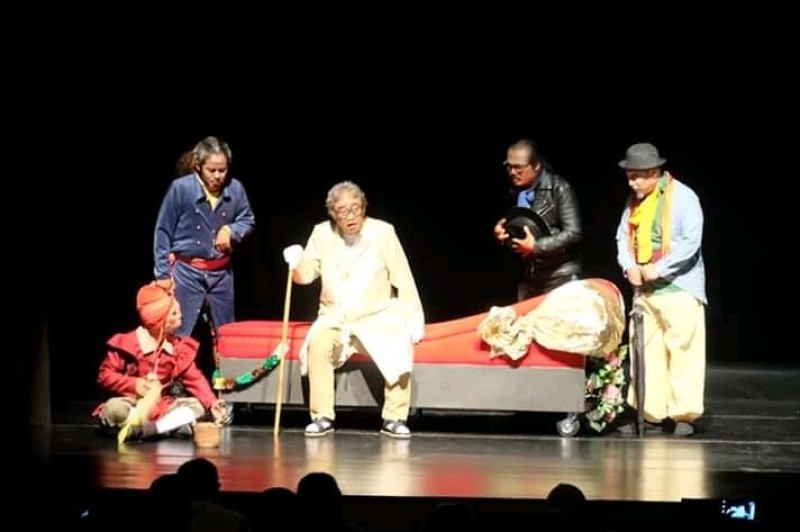 Butet Kertaredjasa bersama Teater Gandrik dalam lakon Para Pensiunan. (Foto: Istimewa)