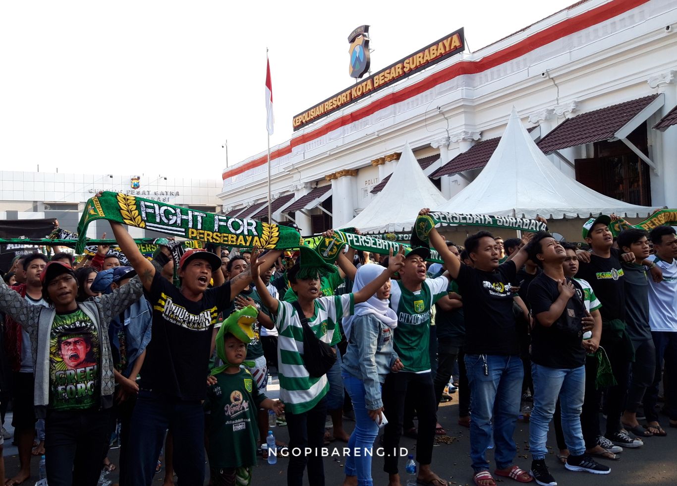 Suporter Persebaya, Bonek Mania. (Foto: Haris/Ngopobareng.id)