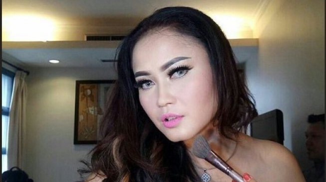 Pedangdut Velline Chu, korban penganiayaan pacar. (Foto: Instagram Velline Chu)