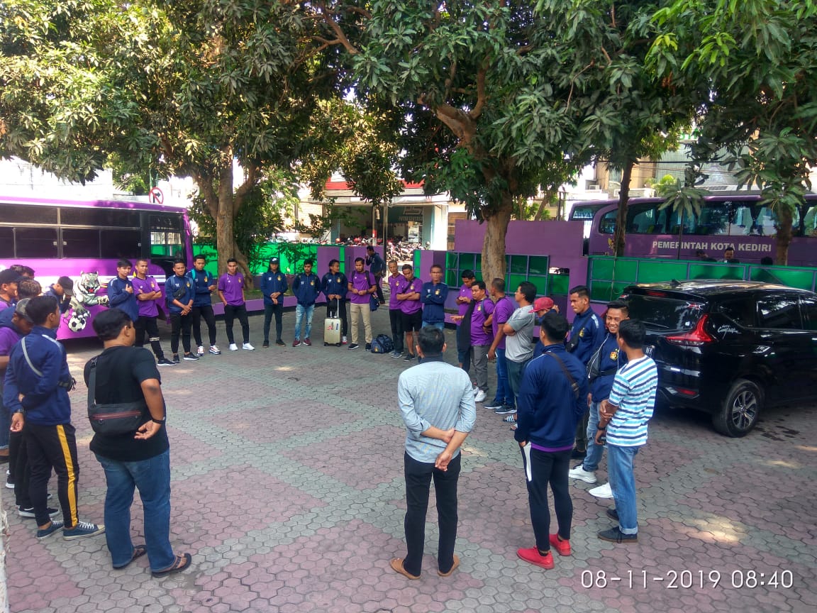 Sebanyak 25 pemain Persik Kediri bertolak ke Palembang, hadapi fase 8 besar Liga 2 2019. (Foto : Istimewa)