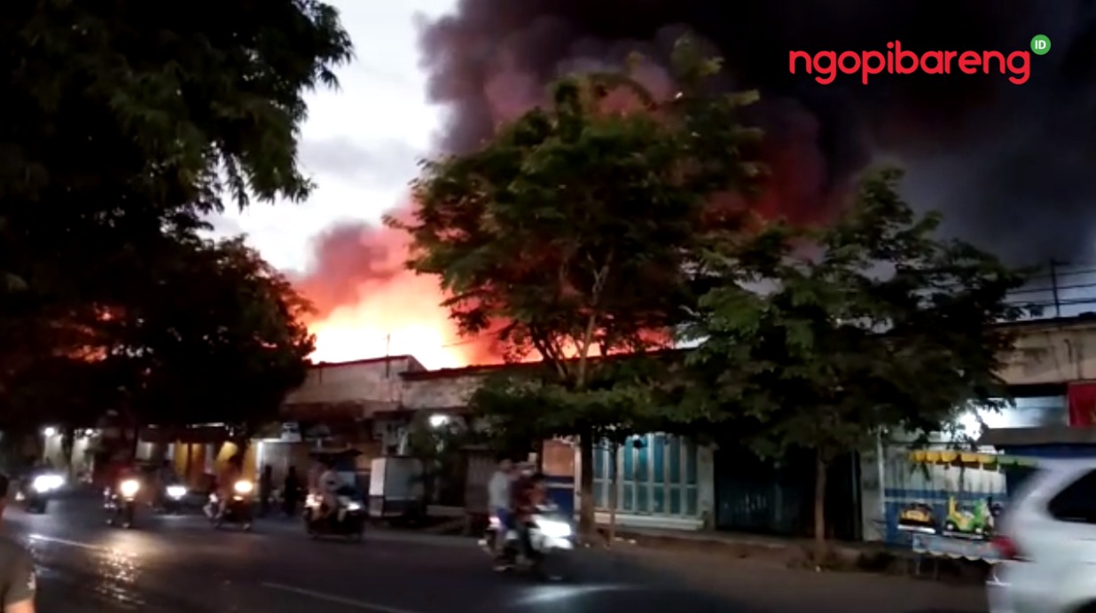 Pasar Ngunut Kecamatan Ngunut, Tulungagung, Jumat, 8 November 2019 terbakar. (Foto: istimewa)