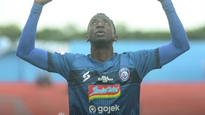 Makan Konate saat mencetak gol untuk Arema FC (Instagram: @aremaofficial)