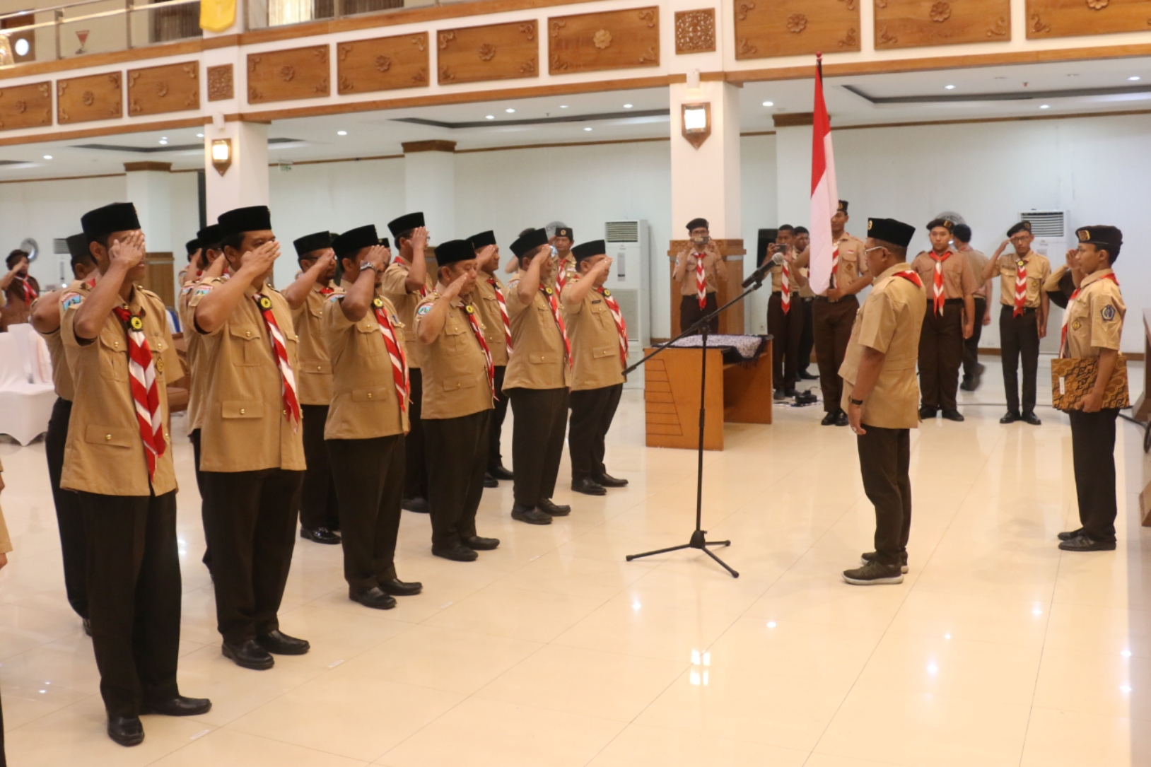 Upacara pengukuhan Majelis Pembimbing Gugus Depan dan Peresmian Gugus Depan Surabaya 08-063 dan 08-064 di Graha Dewaruci Kampus PPNS, Surabaya, Sabtu 9 November 2019. (Foto: Fariz/ngopibareng.id)