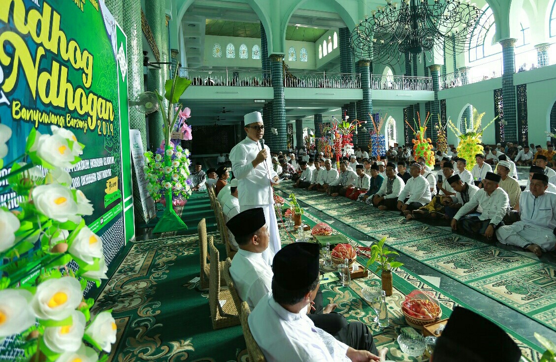 Bupati Banyuwangi Abdullah Azwar Anas memberi sambutan dalam Festival Endog-endogan. (Foto: Humas Pemkab Banyuwangi)