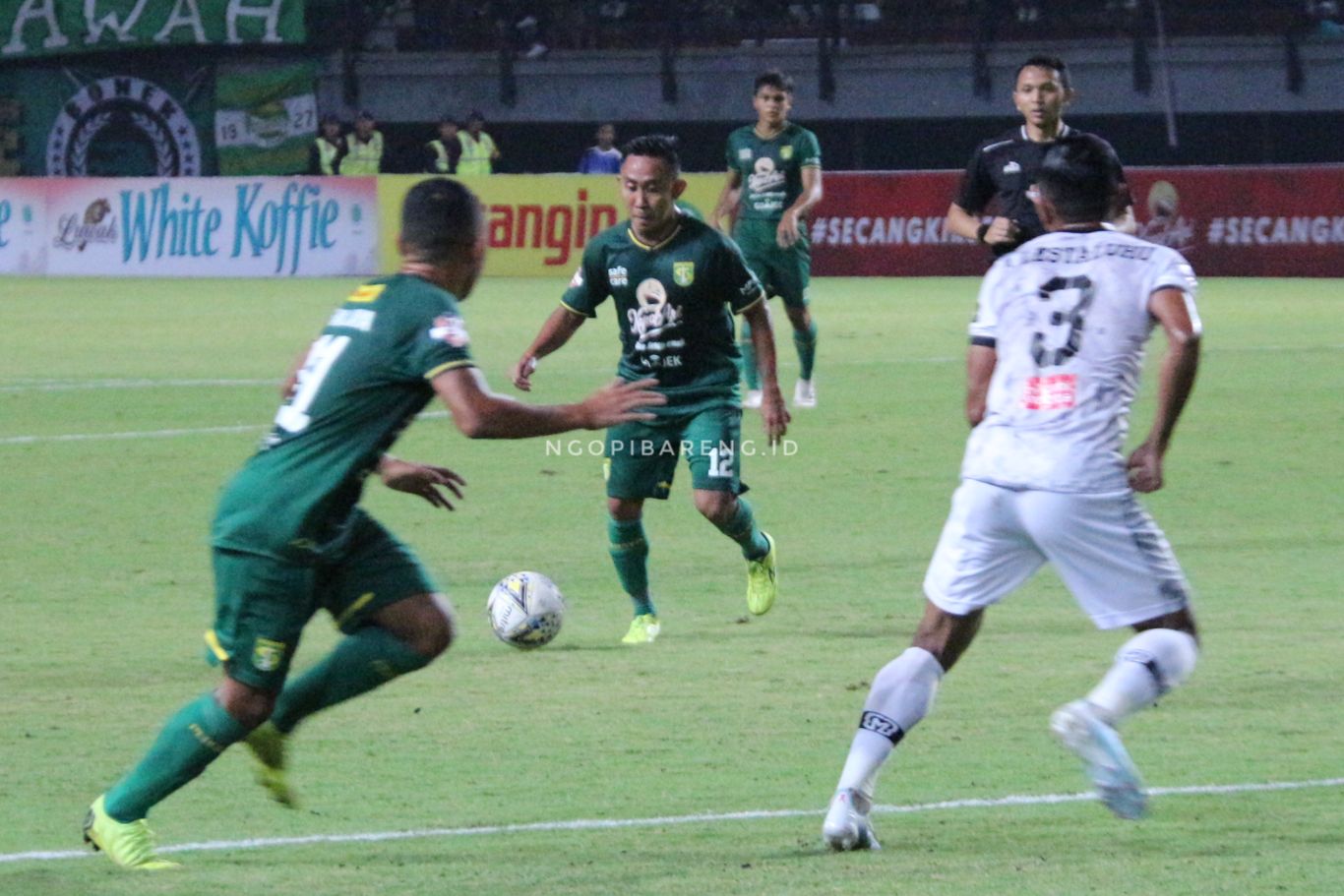 Persebaya vs Tira Persikabo. (Foto: Haris/ngopibareng.id)