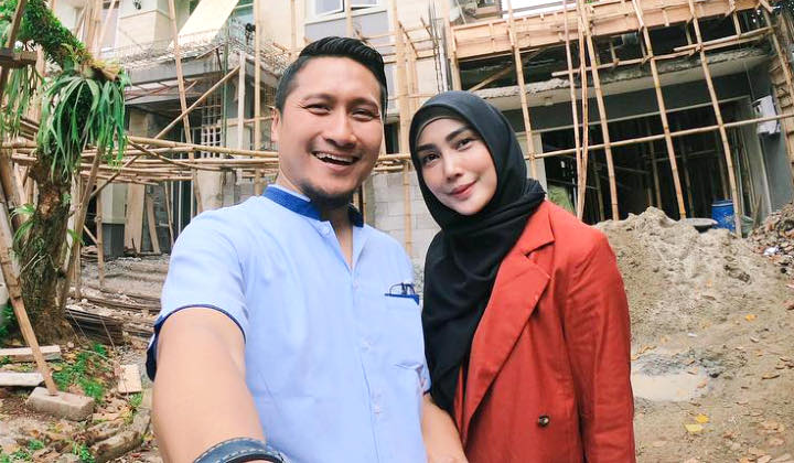 Pasangan Fenita Arie dan Arie Untung. (Foto: Instagram Arie Untung)